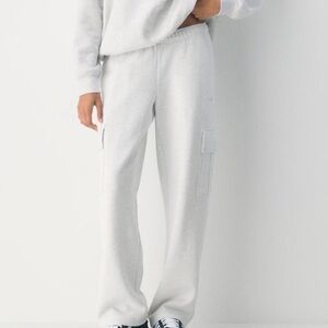 Aritzia cozy sweatfleece mega fit cargo sweatpants. Size small